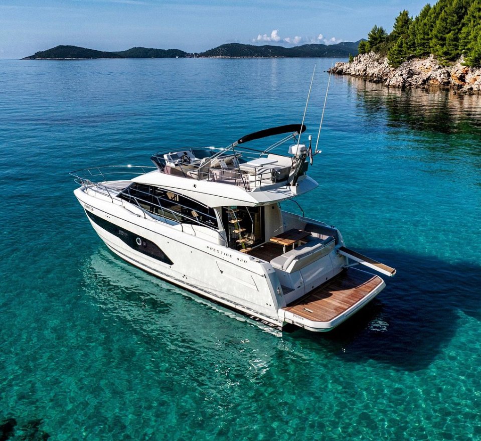 Luxury yacht charter in Dubrovnik sailing toward the Elafiti Islands